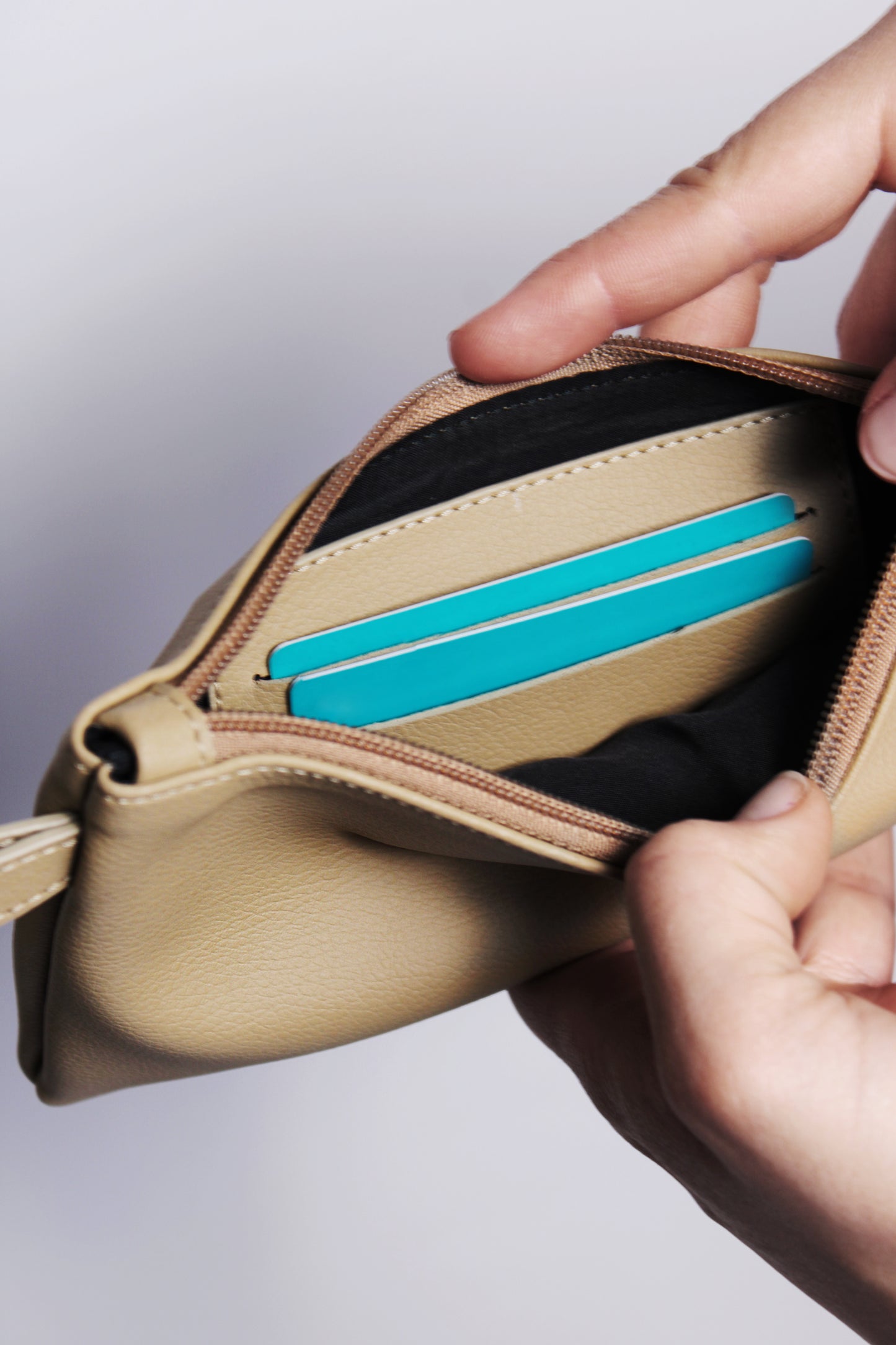 Zip clutch