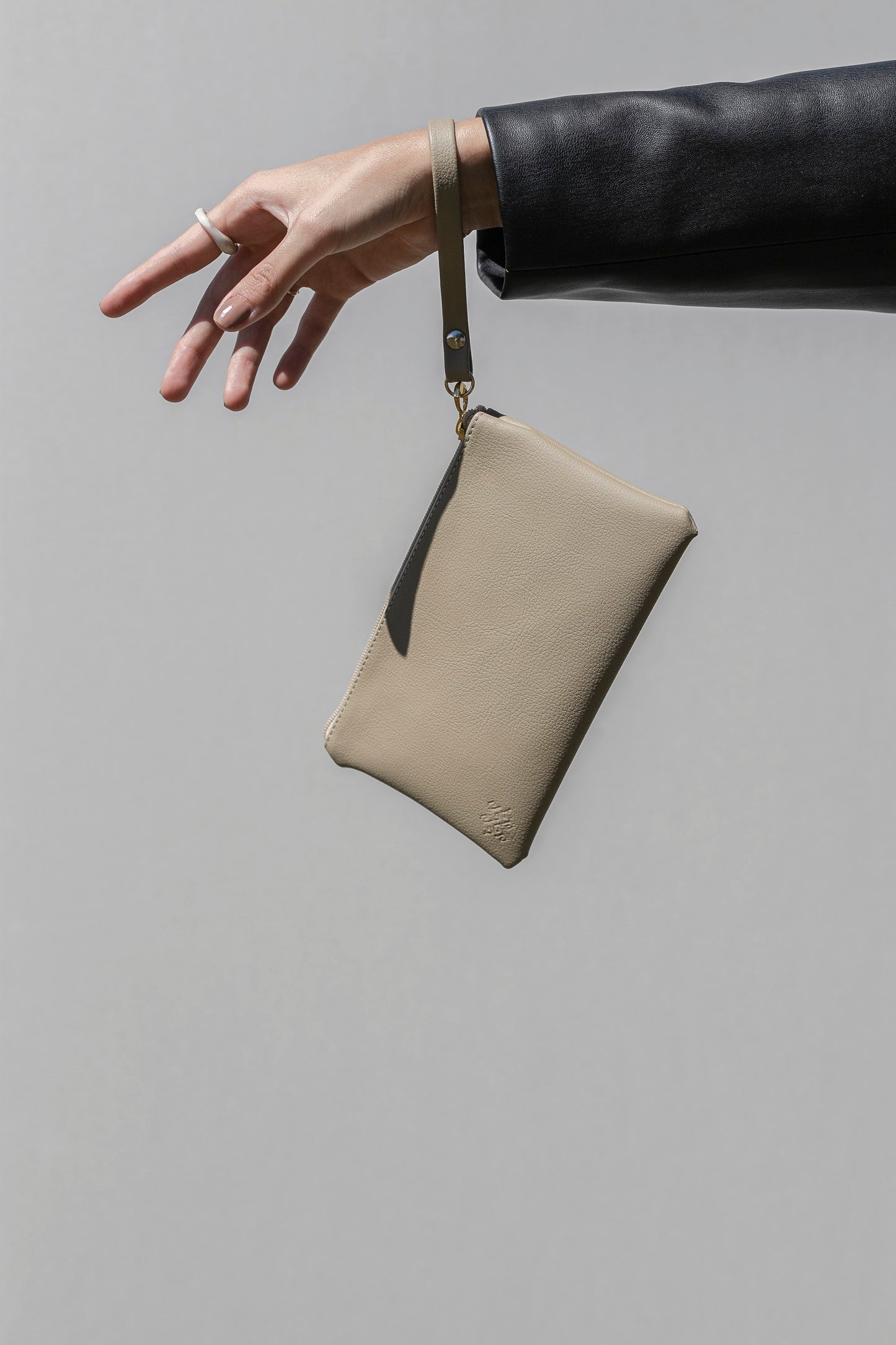Zip clutch